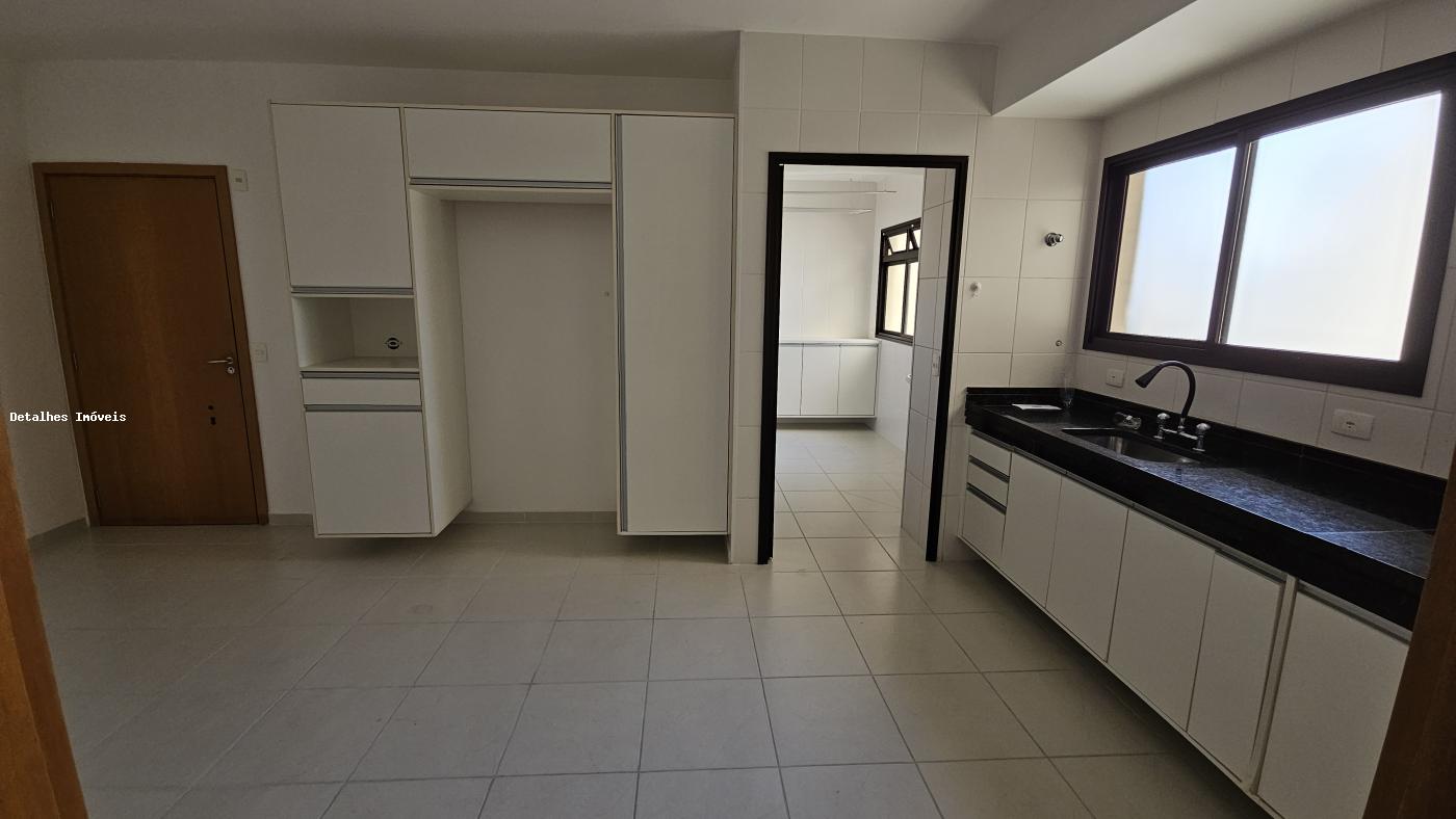 Apartamento para alugar com 4 quartos, 157m² - Foto 2