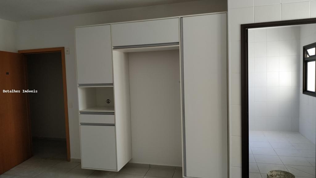 Apartamento para alugar com 4 quartos, 157m² - Foto 3