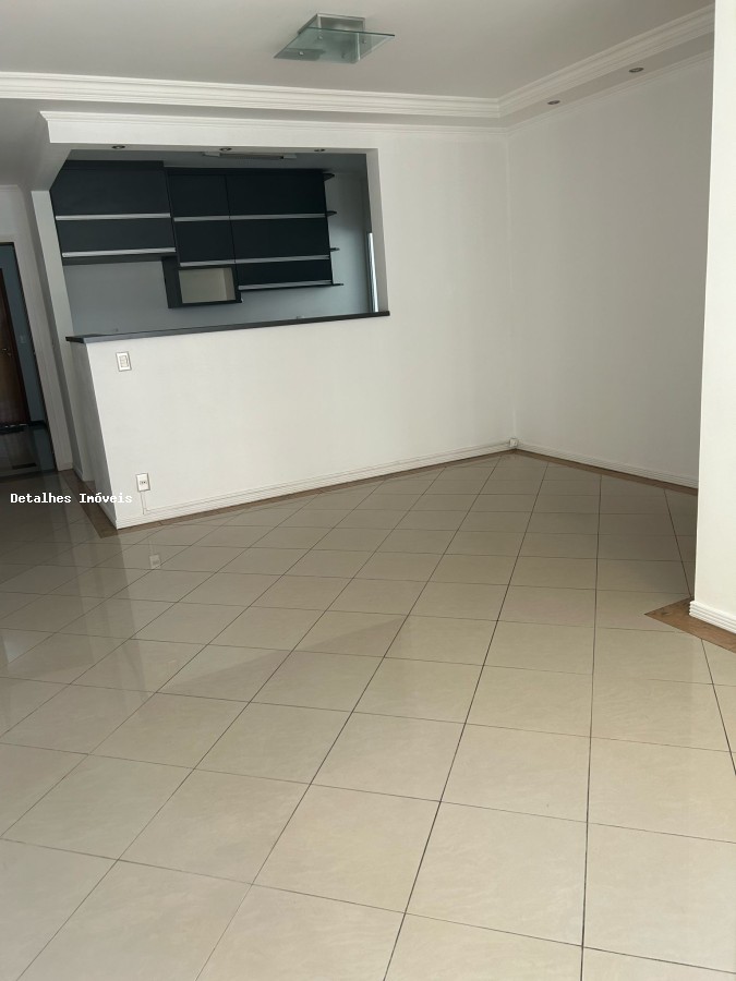 Apartamento para alugar com 3 quartos, 112m² - Foto 3